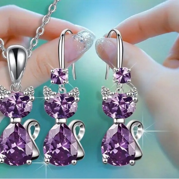 Beautiful kitty cat necklace and earrings set - Picture 1 of 3